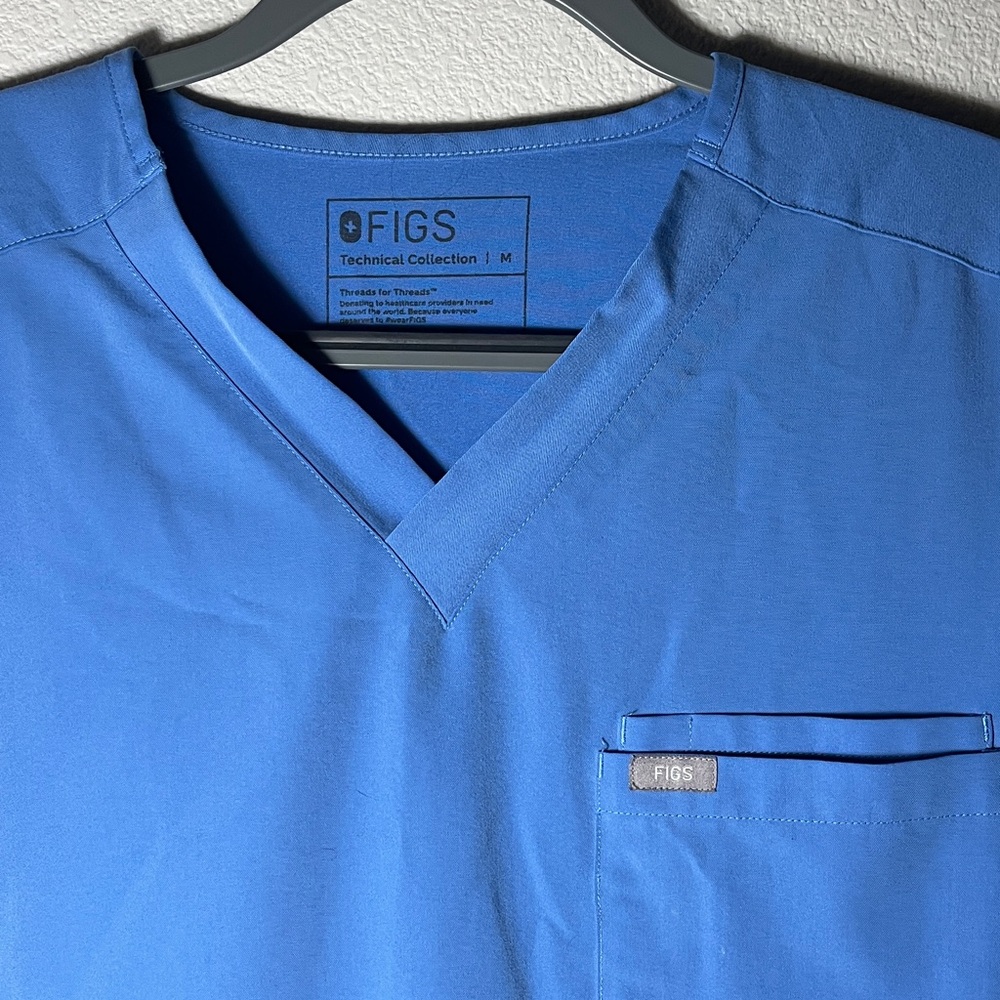 Figs Men's V-Neck Tee in Vibrant Blue